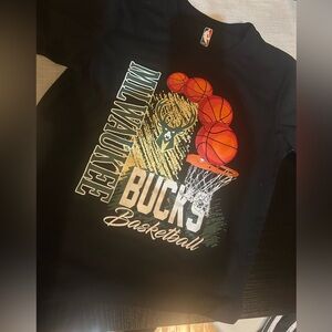 Milwaukee Bucks Graphic T-Shirt